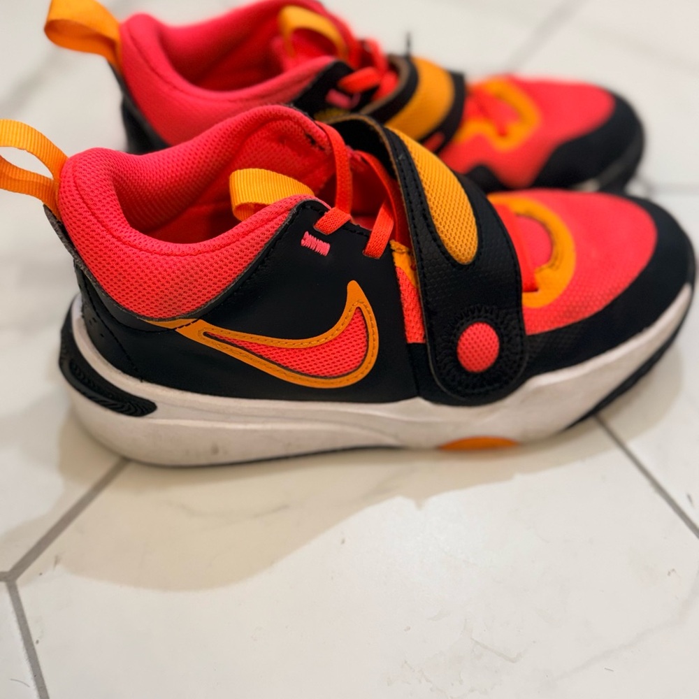 Nike Team Hustle D 11 Big Kids' Basketball Shoes - Size 3.5Y - Picture 4 of 7